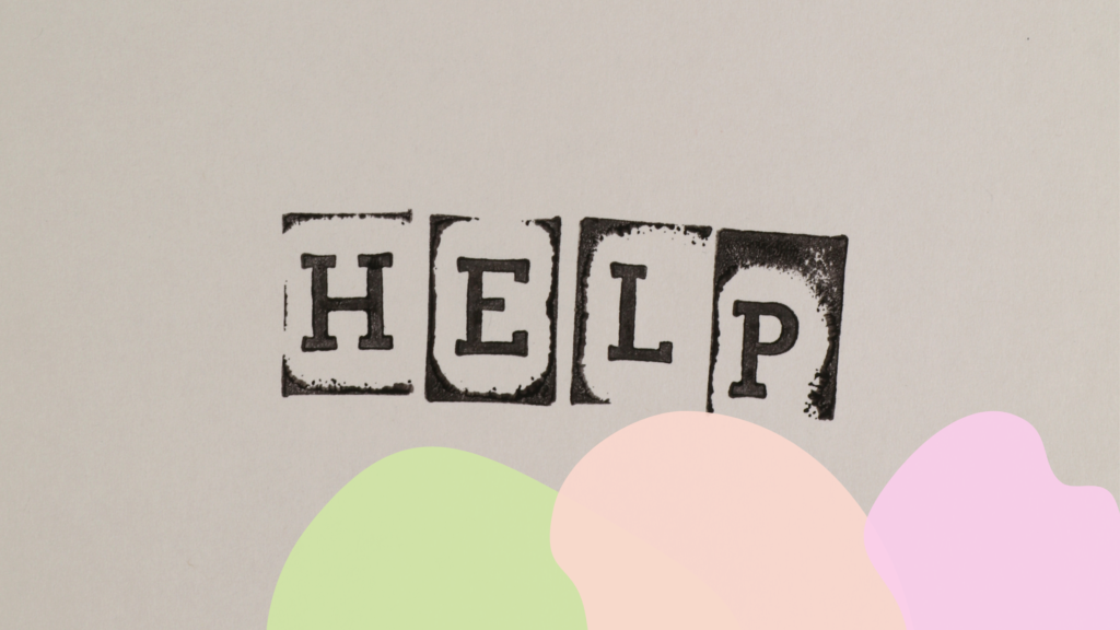 Bild zeigt das Wort "Help" in Großbuchstaben auf grauen Hintergrund.